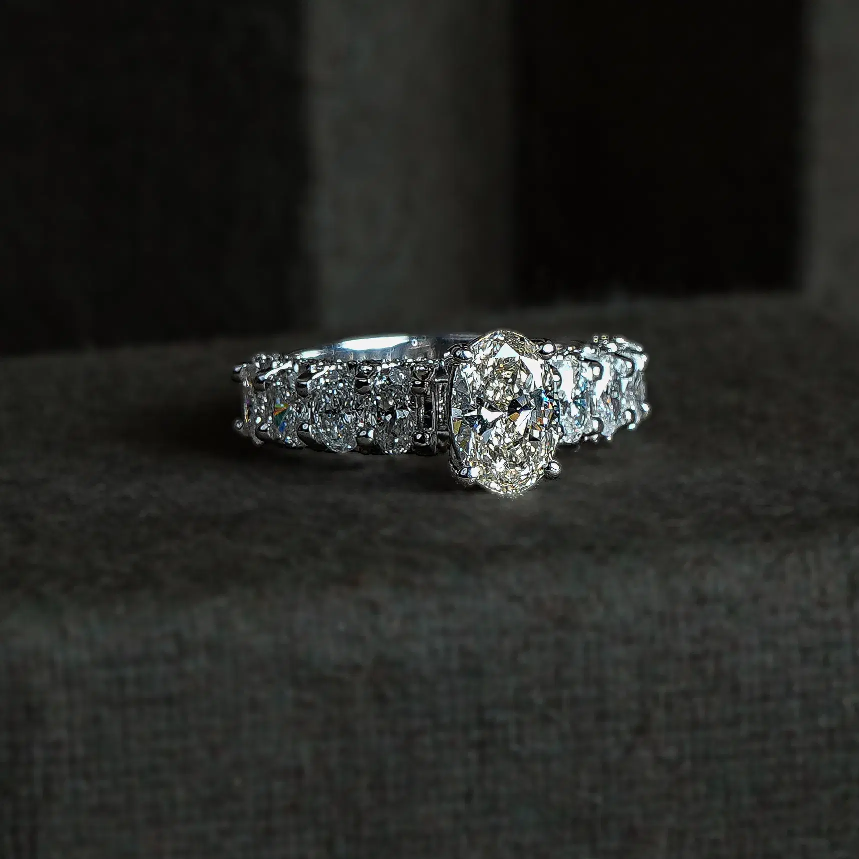 Oval Luxe Ring | JS Solitaire