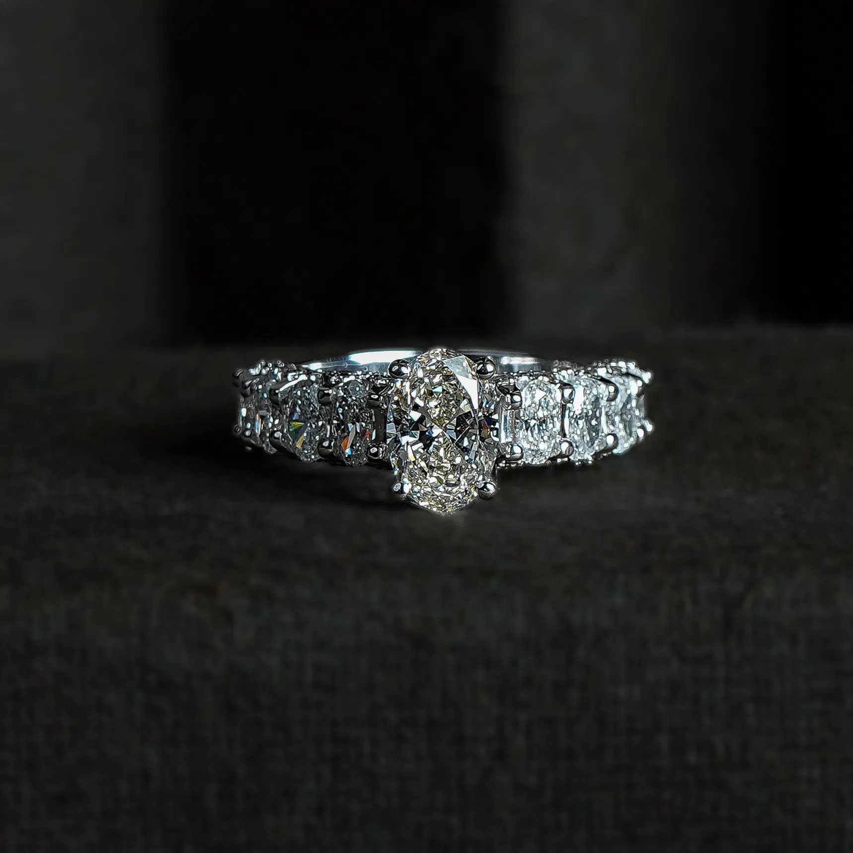 Oval Luxe Ring | JS Solitaire